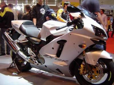 waw quelle tre belle moto elle s'appelle haiabouza